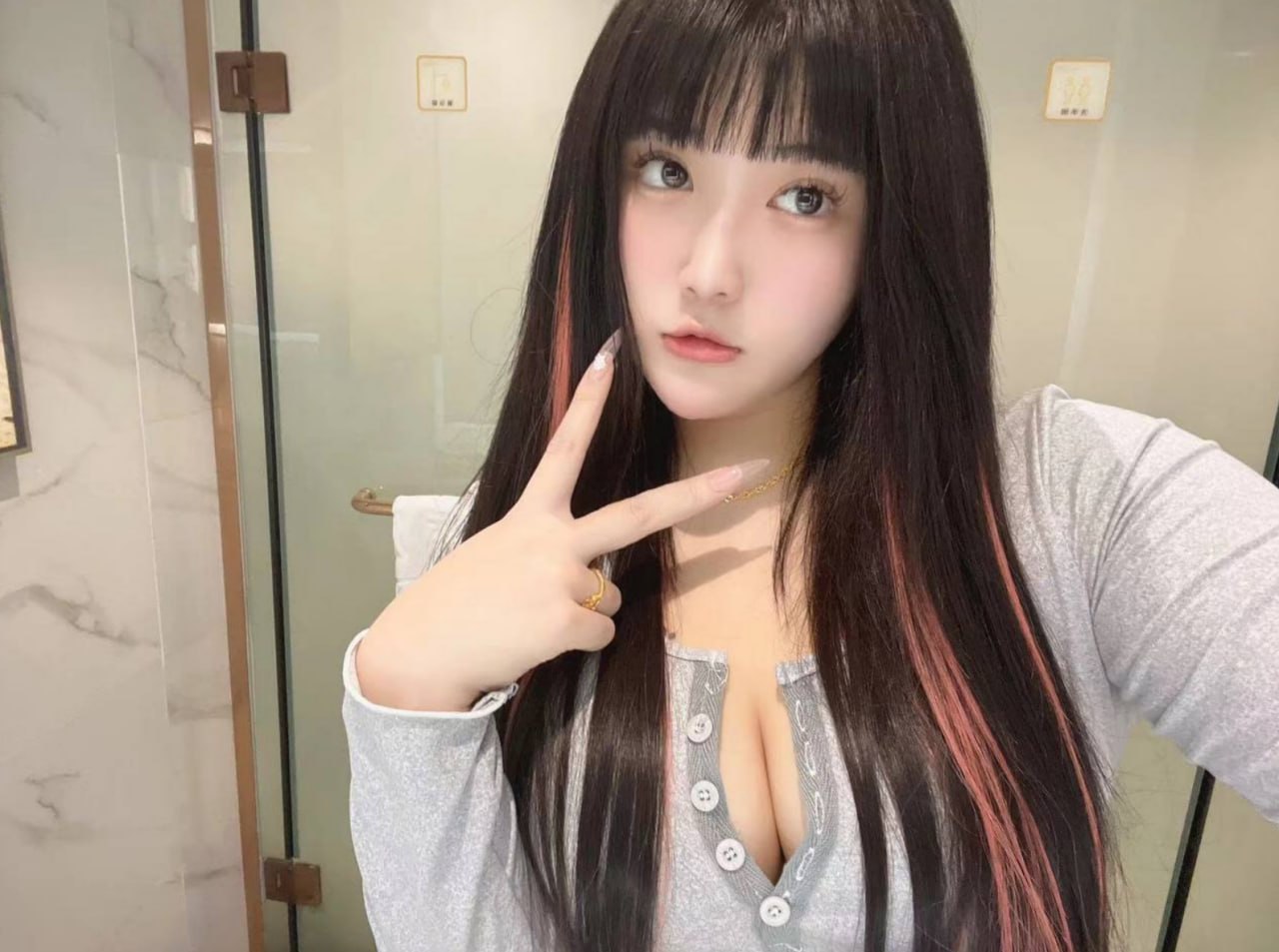 琪琪 大胸妹图片 3 - 69dp春风阁