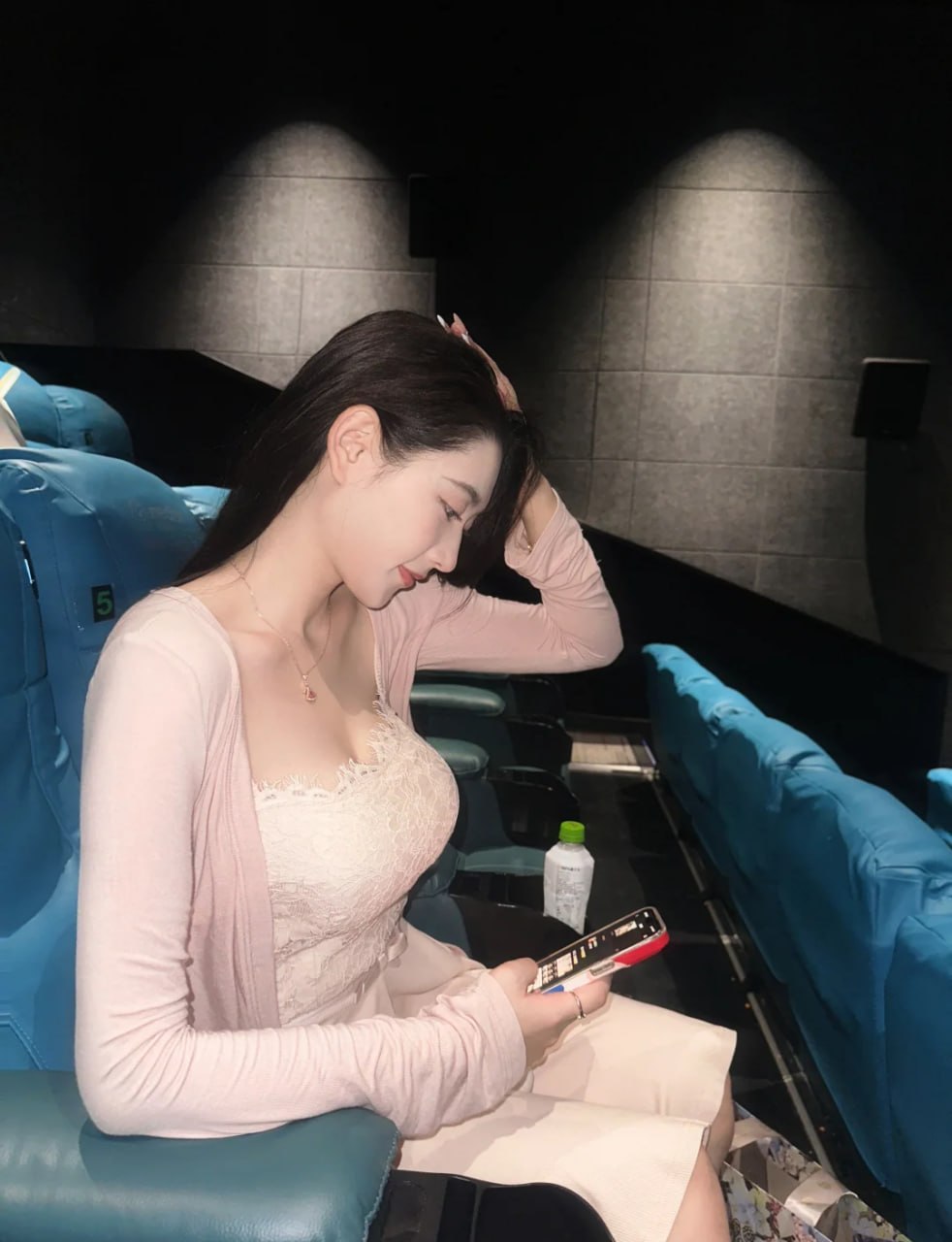 李小璐 美臀御姐图片 4 - 69dp春风阁