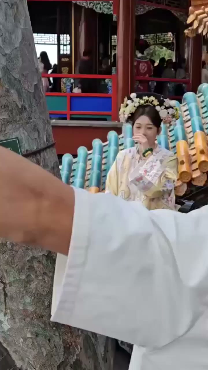 苏州南湖逸家美女业主 偷情私密相册泄露 跪舔毒龙被抓脚猛操 画面堪比日本AV
