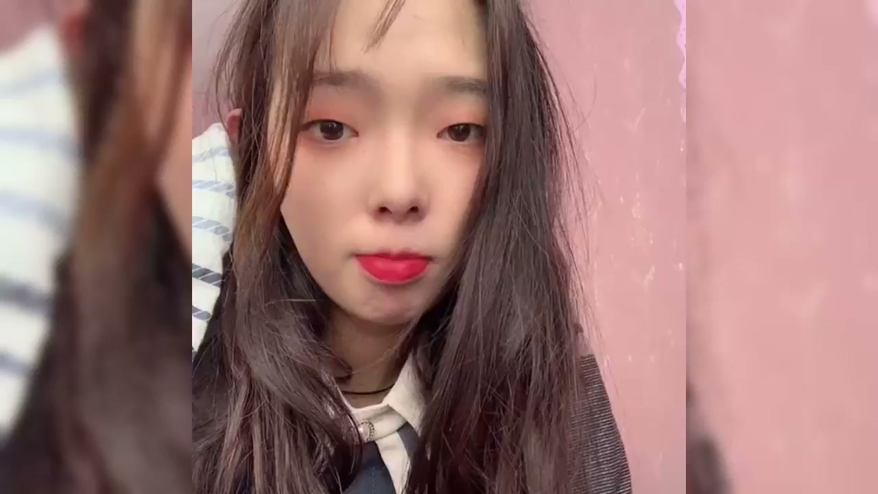 极品反差少妇 金主定制自拍福利 润滑油涂脸诱惑 跪姿狂舔脚表情满足淫荡
