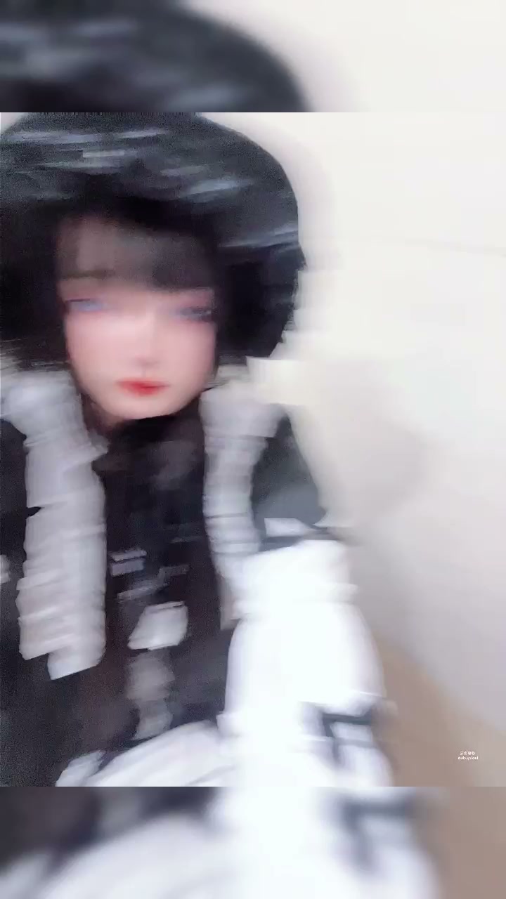 台湾网红 落落Raku 化身洛丽塔黑白女仆 大胆玩奶抠穴自慰 淫靡表情十分诱人