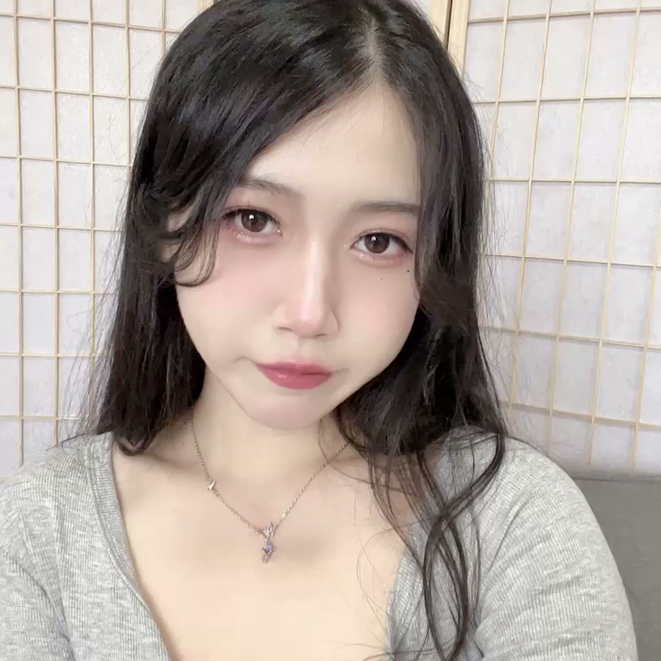 人气福利姬 不呆猫 大尺度写真私拍 诱人肉丝玉足挑逗 轻摇酮体撩拨全场！