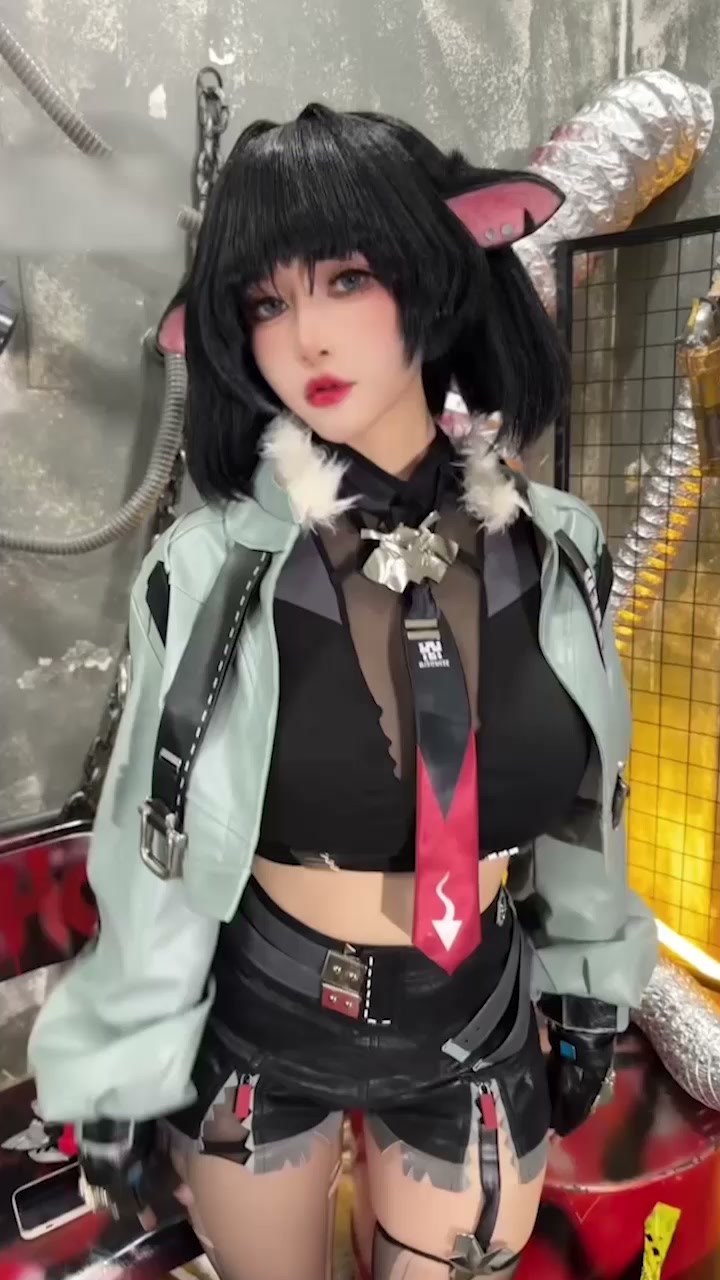 越南福利姬 TinyAsa 写真福利 cos绝区零 黑丝连体衣完美展现巨乳肥臀！