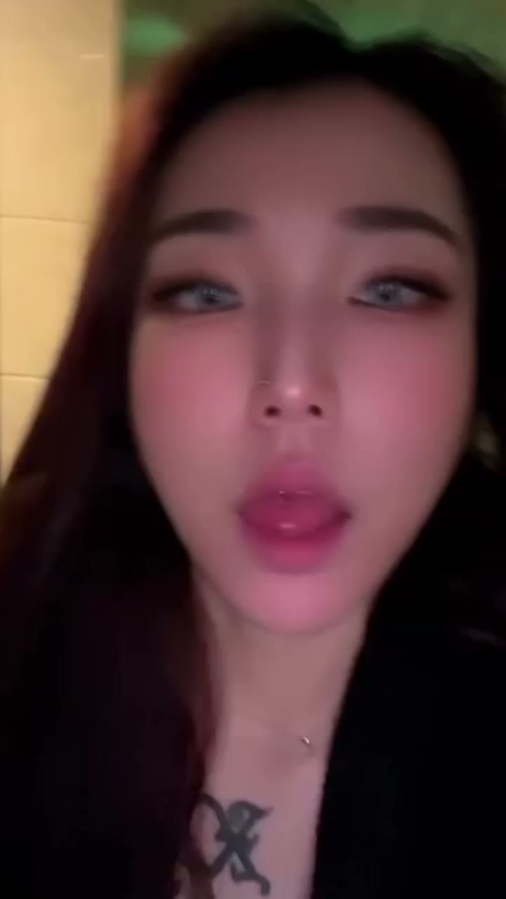 巨乳小网美 香 露脸约啪 符文尤物白虎肥穴 被金主掐脖狠操 干到双眼迷离高潮连连
