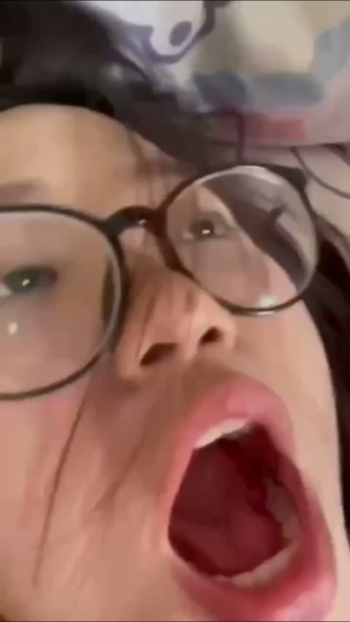 广西南宁 林悦 探探约炮被曝光 眼镜兔耳饥渴少妇主动发粉穴自慰视频太骚