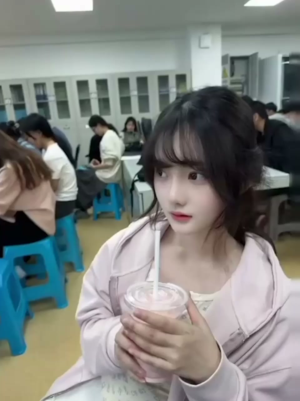 操到嗓子眼 深喉拉丝太激烈了 清纯女孩被男友狠操小嘴 口水拉丝直接上头2
