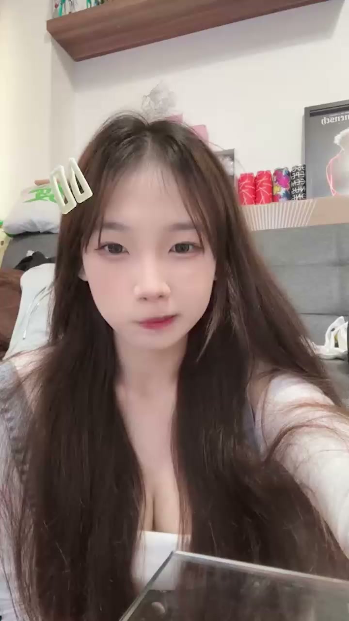 抖音小网美 玉皇蕃薯 自拍视频 顶臀扭胯勾人欲望 前凸后翘扭得超骚！