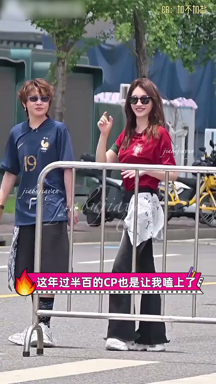 知名演员 李小冉 王蒙 酒店开房视频曝光 车内激情热吻难分难舍 沉浸欲望之中！1