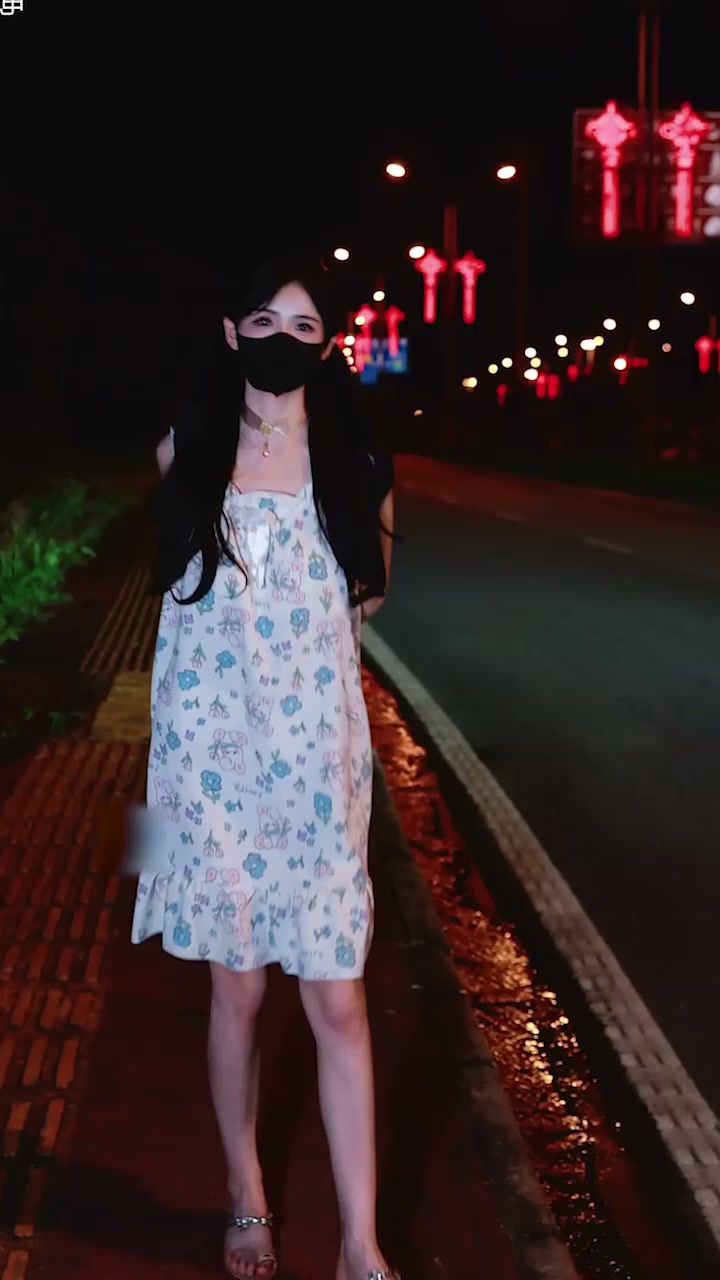 网红模特 莫里 户外露出视频 完美酮体惊艳视觉 附带VIP抖音风裸舞福利！