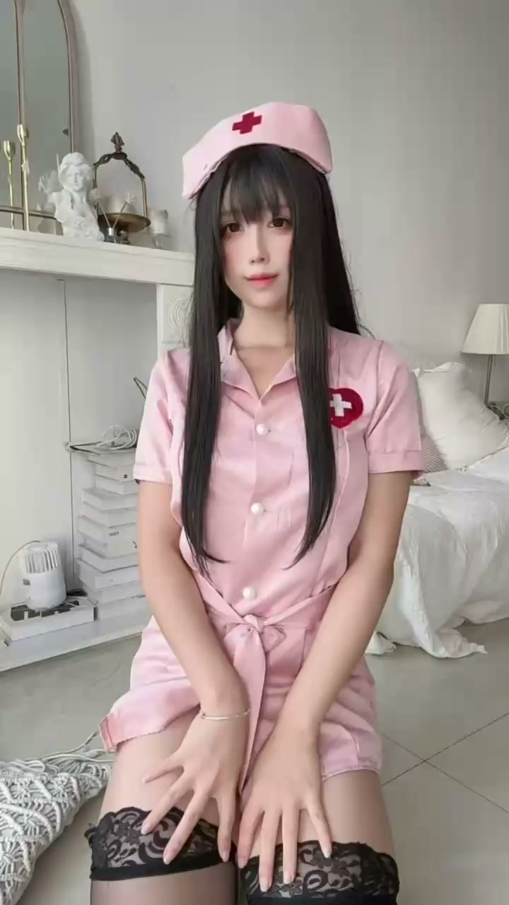 福利姬 九曲jean 粉色护士服私拍福利曝光 黑丝加持极致反差诱惑 看得人欲火焚身！