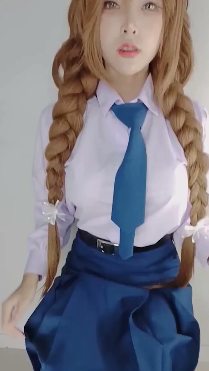 泰国巨乳萝莉 亚美星 自慰福利 cos双马尾JK学生 白虎穴吞噬阳具妖艳万分！