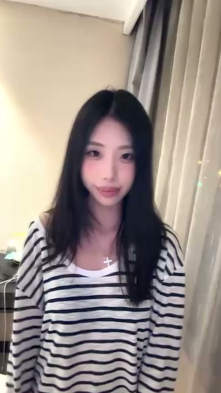 江苏女友 王娜 精致狐媚脸魅惑众生 主动骑乘深吞鸡巴 骚浪叫床销魂入骨！1