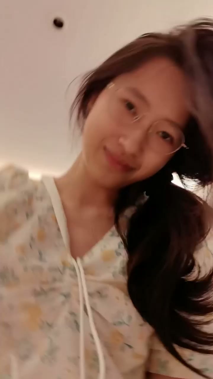 重庆人妻 赵玲 性爱视频泄露 丝袜美腿点燃欲火 扣洞猛操骚穴深深内射满宫！2