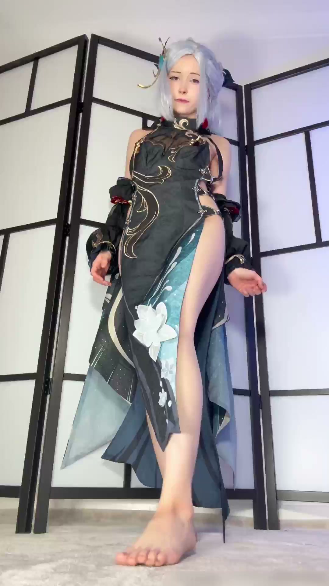欧美福利姬 SushiBunniii cos申鹤自慰视频 身着黑丝情趣深插骚穴 高潮淫水横流不止