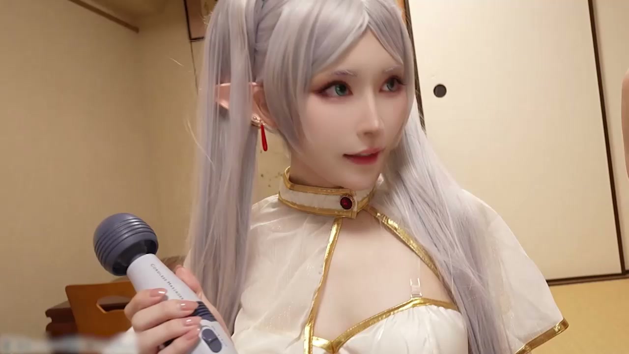 极品美女COS 芙莉莲 被轮奸 白丝萝莉在媚药的作用下淫荡到了极致