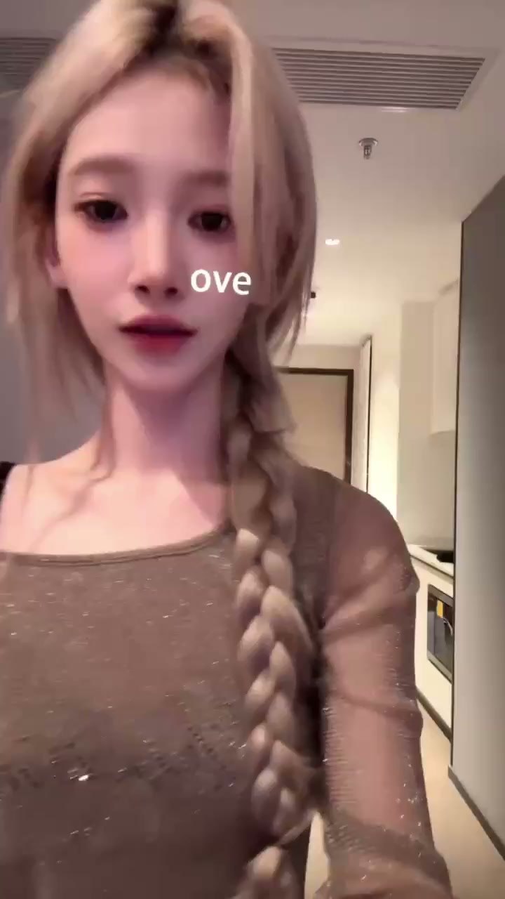 抖音百万粉网红 Hello春春 早期性爱视频 和前任露脸口爆猛干 巅峰期被前男友炫耀泄密