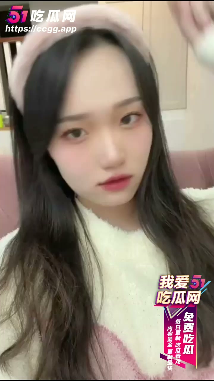 高颜值拜金女大 被金主包养 找朋友一起大玩3P 多种情趣上下开攻惨遭内射！