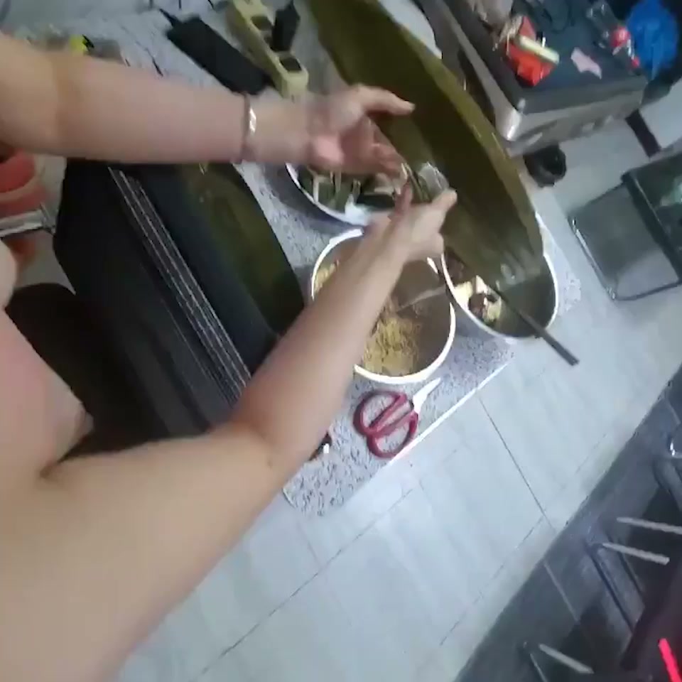 性感人妻 青火 端午节短片 在家包粽子被无套后入 肥臀狂扭祝瓜友们端午安康！