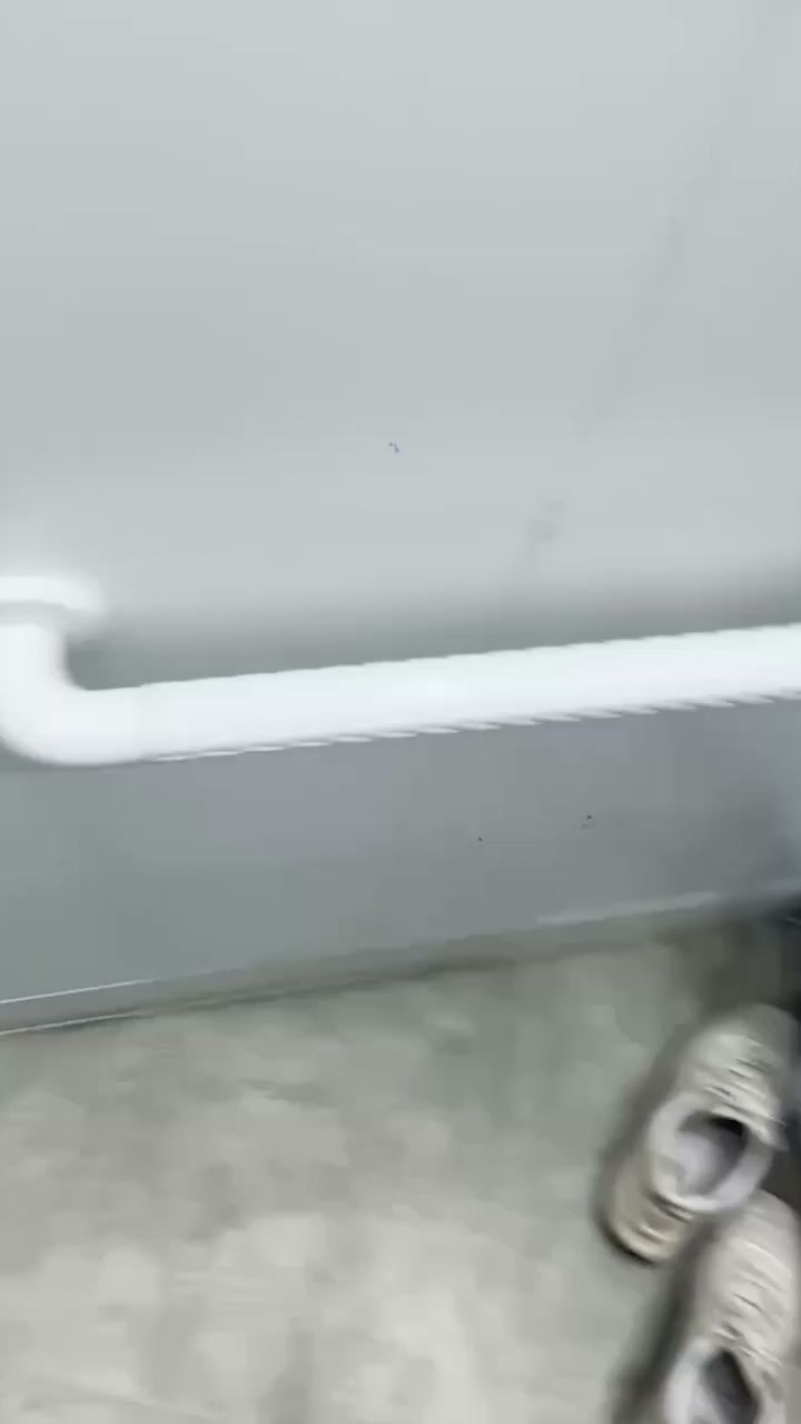 19岁清纯嫩妹 被网路大神调教 自拍全裸掰穴视频 惨遭泄漏传遍全网！