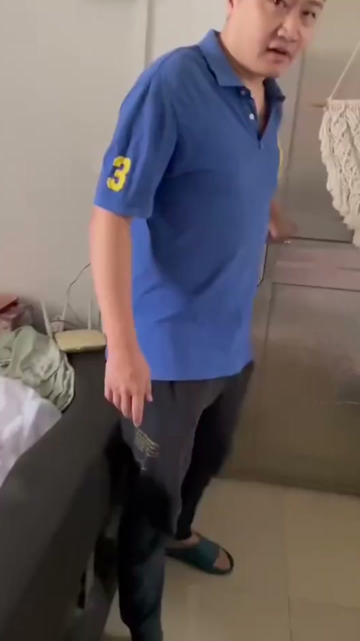 男子现场捉奸直拍 对话奸夫 你搞了多少次我老婆 对方毫不惧慑嚣张至极！