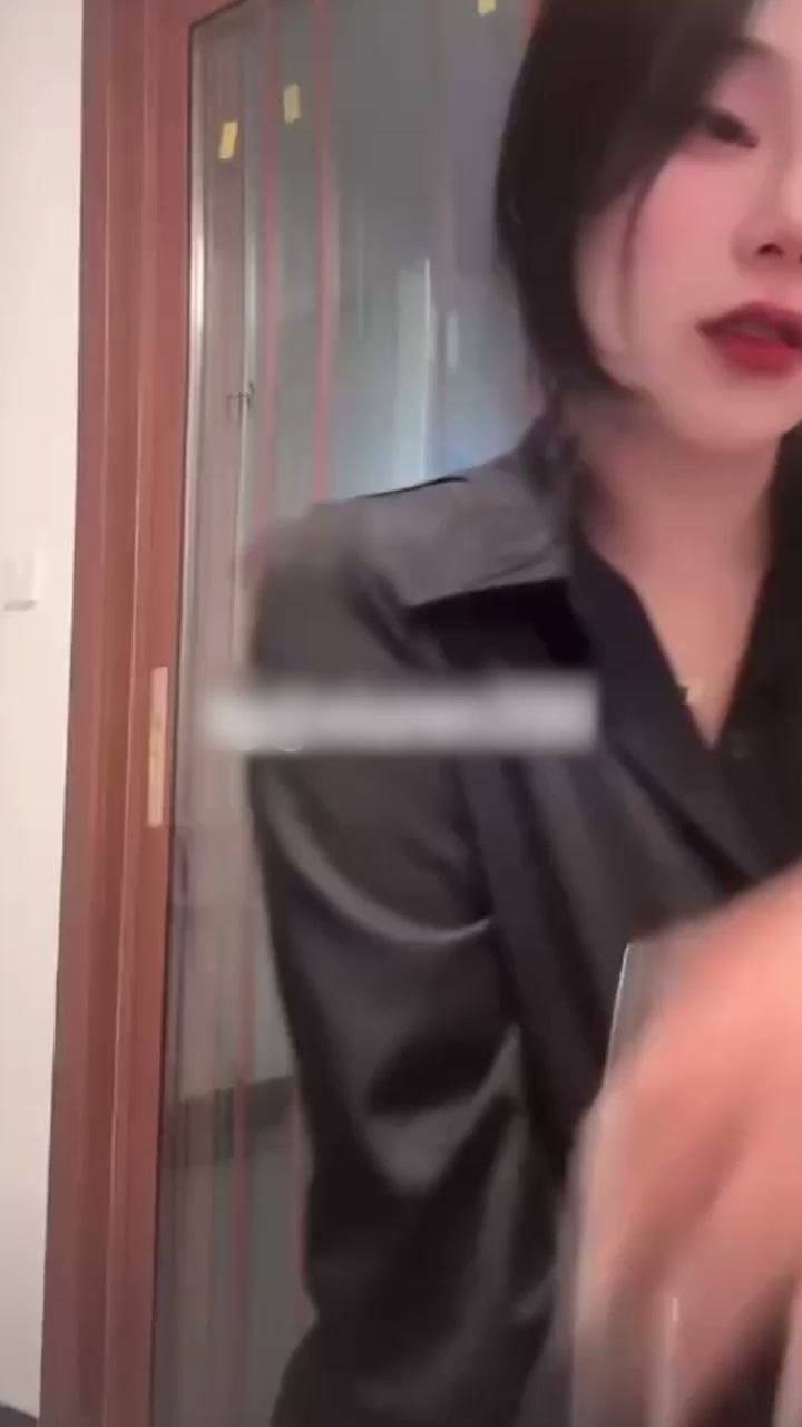 抖音网红 如初 真空直播 骚舞挑逗擦边露阴毛 附带其他主播闪现露点视频！