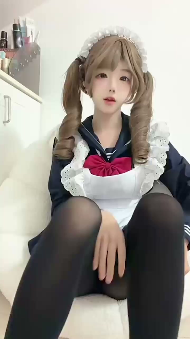 福利姬 小乖sama 可爱萌妹女仆装自慰 白虎美穴道具狂插 高潮淫水狂流