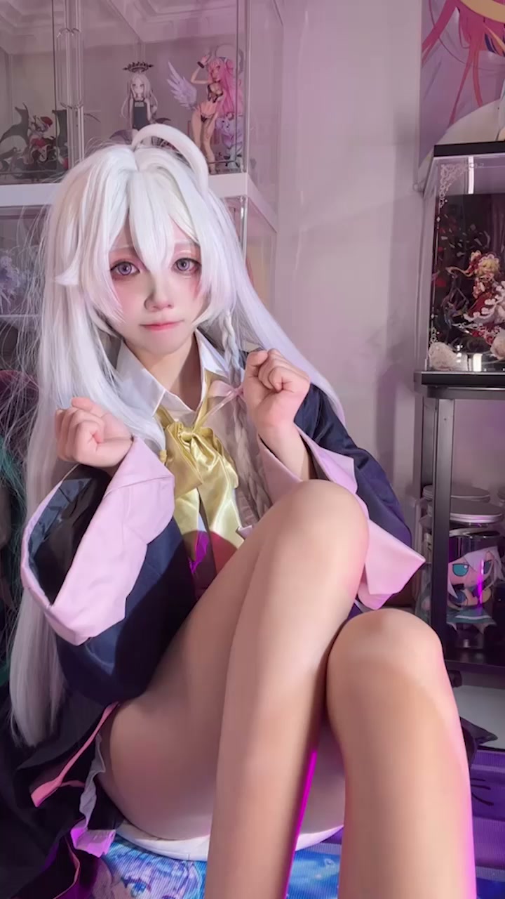 二次元福利姬 白栎Shirly cos魔女伊蕾娜 黑丝玉足踩踏镜头 瞬间绞杀足控！
