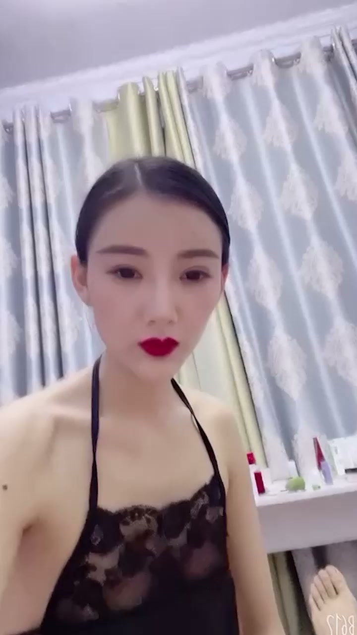 极品少妇 性爱视频合集 身穿肚兜把玩肉棒 无套骑乘饥渴索精 被站立掰腿操不停！