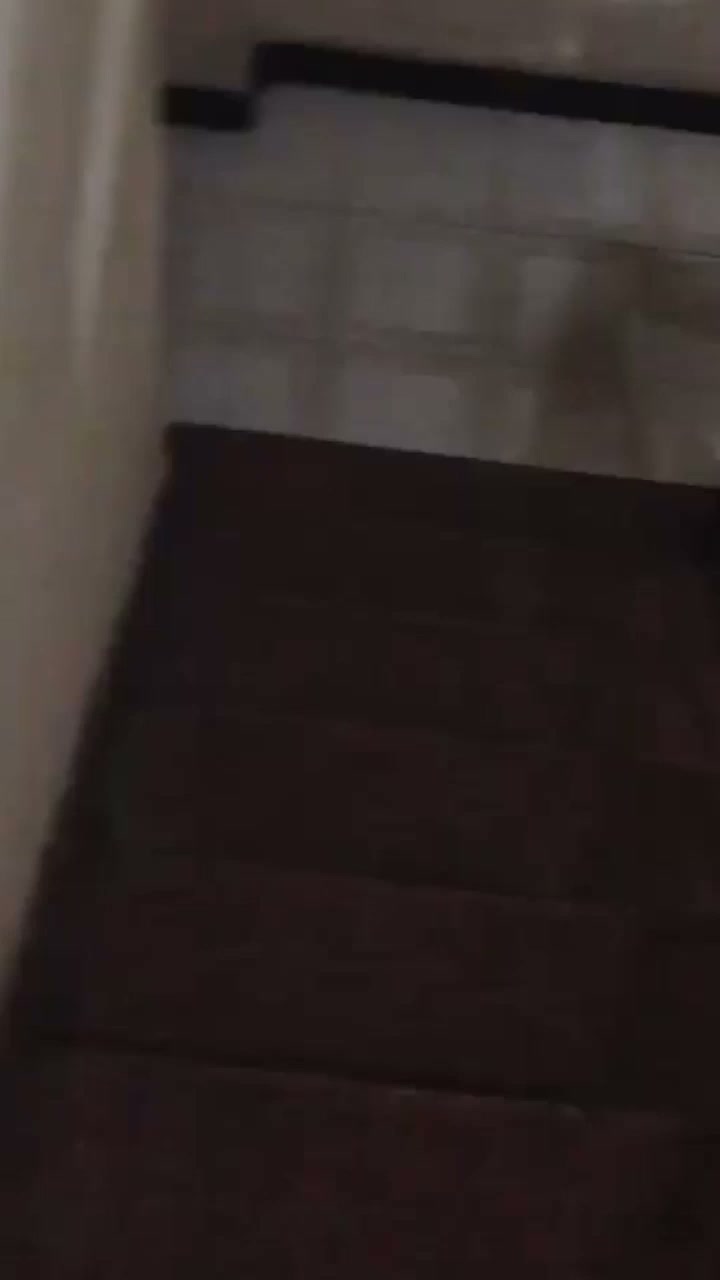 房东爬窗偷拍 情侣鸳鸯浴 深情舌吻激情缠绵 亲密互动尽收眼底！