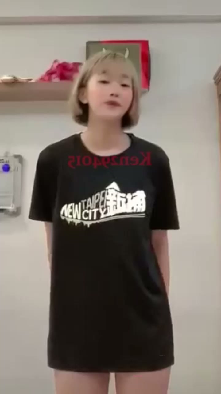 金发学生妹裸聊视频流出 反差少女全裸发骚 自慰吐舌宛如母狗