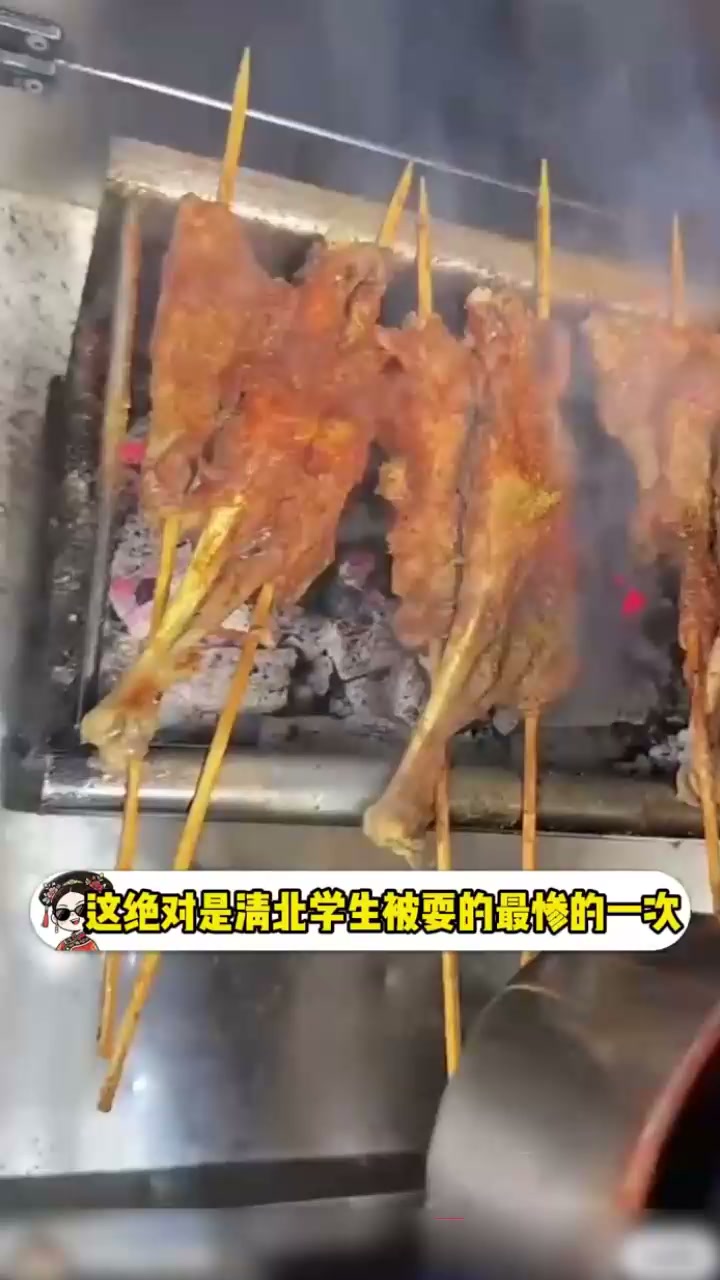 北大鹅腿阿姨彻底翻车 15年鸭腿冒充鹅腿卖给学霸 肉发绿还被举报 年入百万灰色暴富1