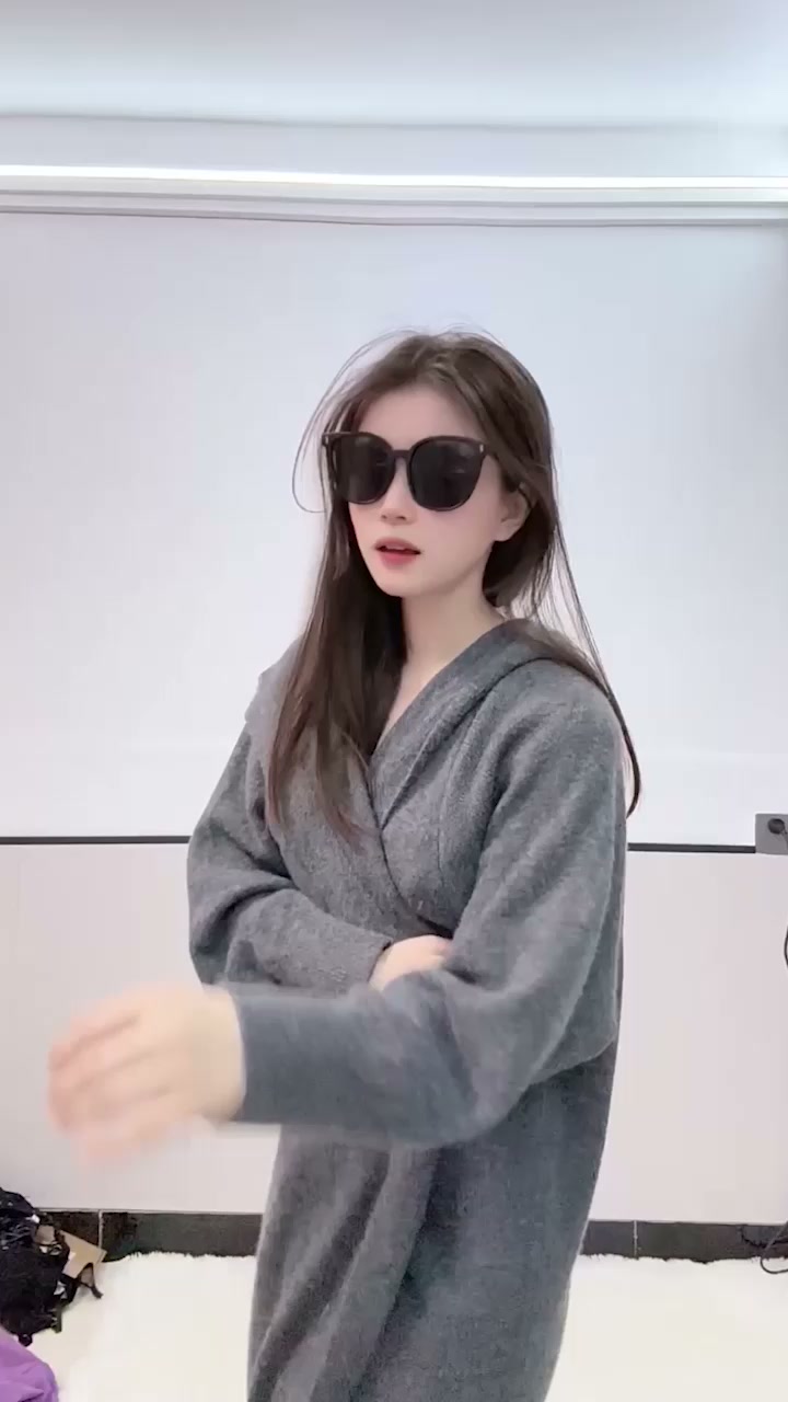 福利姬 以安VIP 付费裸舞合集 黑丝骚货美乳狂甩 JK制服下流脱衣
