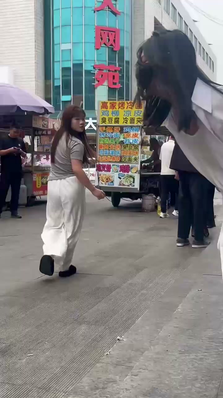 熊岳火车站黑丝高跟鞋一打二 丝毫不落下风 正妻抓小三 三女当场撕逼大乱斗