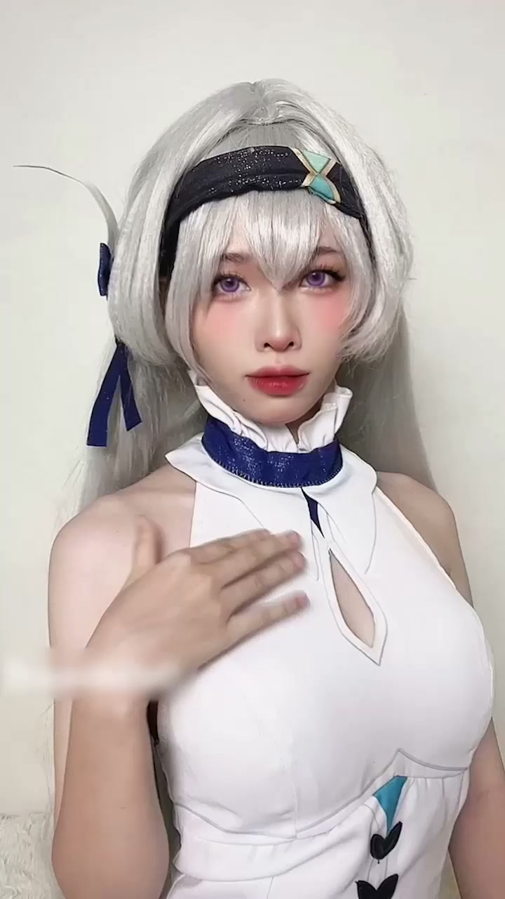 网黄DreamlikeUwU cos崩铁道流萤 紧身战衣包裹柔软曲线 极致诱惑福利拉满！