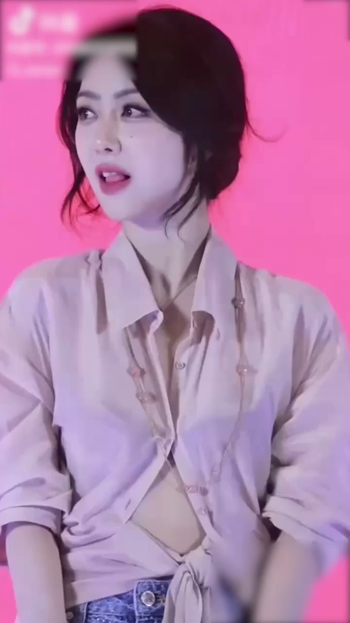 视频里的眼神太骚了 薛凯琪《热烈欢迎》不老神颜在线 媚骨媚态反差拉满1