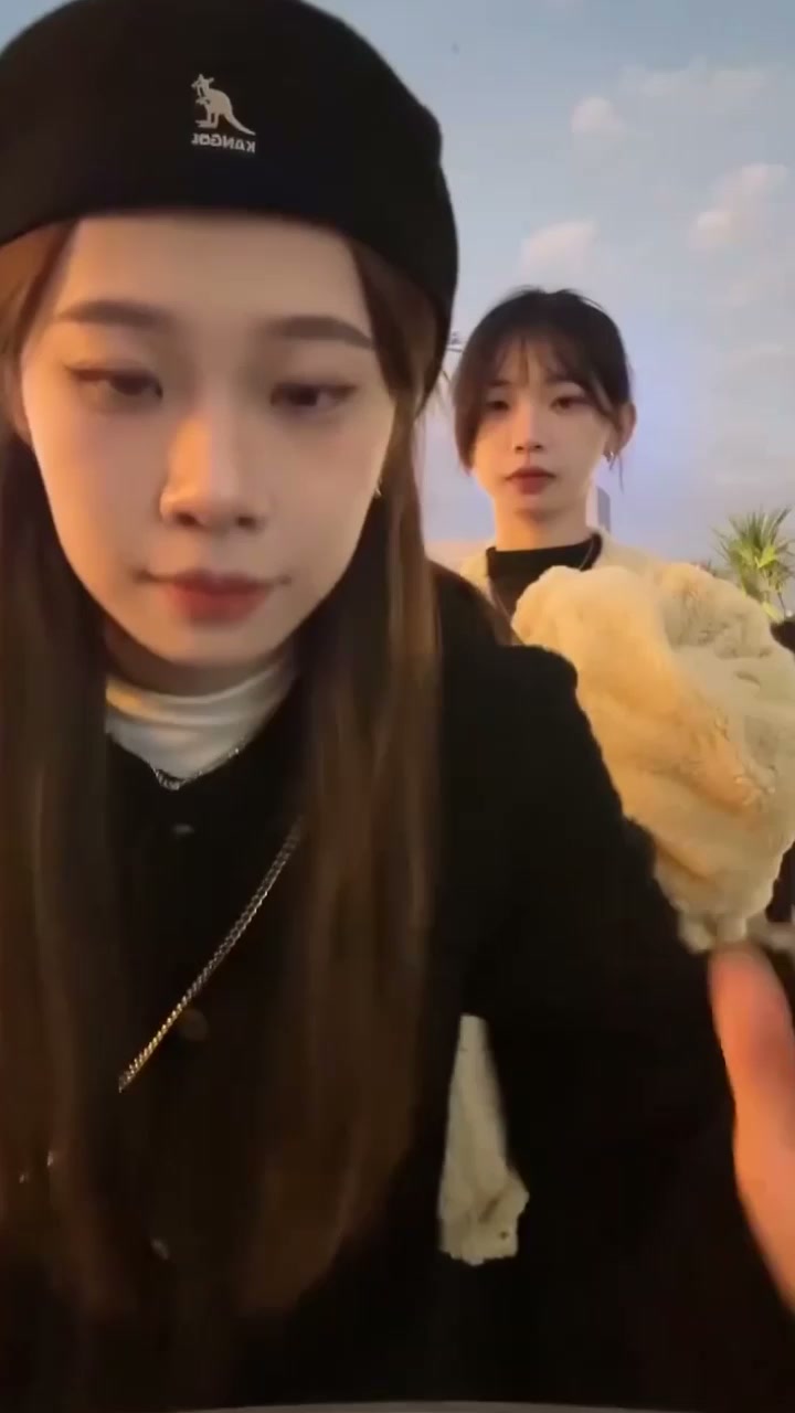 04年乖乖女 林佳怡 露脸淫片火遍全网 人靓活好奶型完美 含屌骑乘样样精通