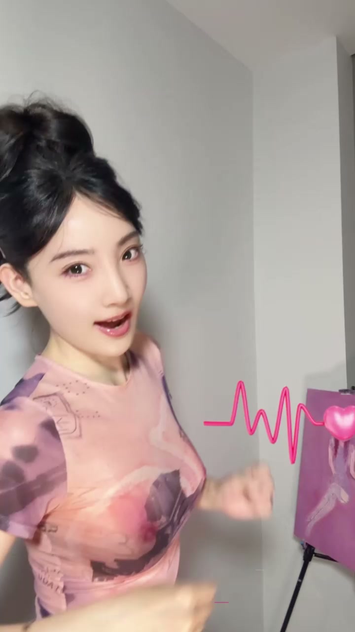 央视前主持人 马卉 再爆猛料 朋友圈上演漏奶凸点擦边大秀 甜美人设沦为反差母狗