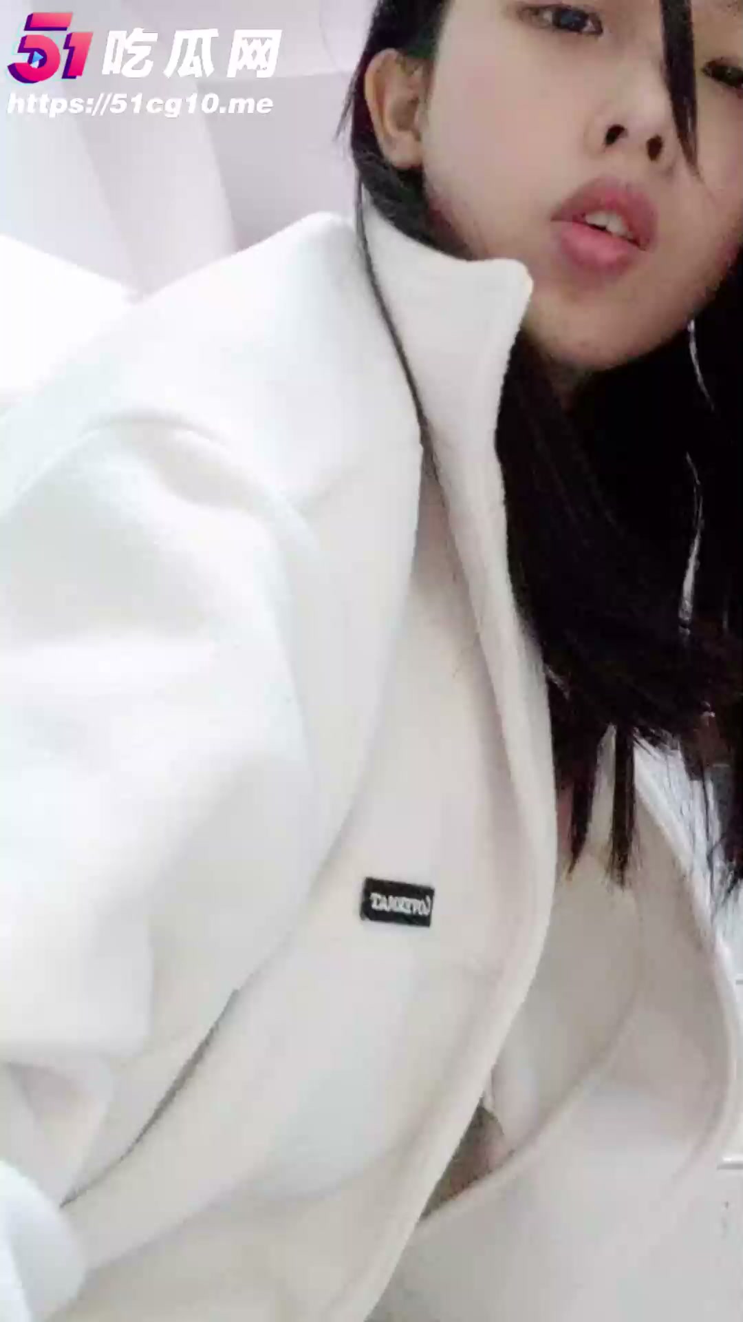 清纯学生妹 允儿 性瘾极强 学校楼道自慰泄欲 用笔捅穴呻吟声响彻楼梯间