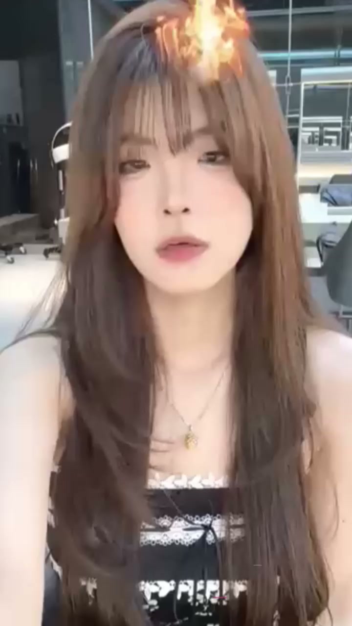 沈阳农大女研究生性爱自拍流出 身着黑丝情趣跪地口交 骑乘后入浪到失神