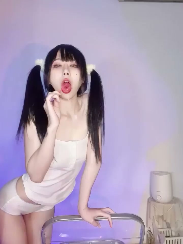 阿黑颜主播 蘸点蜜桃酱 舔糖湿身玩口水诱惑 拉丝露点高潮脸骚到爆