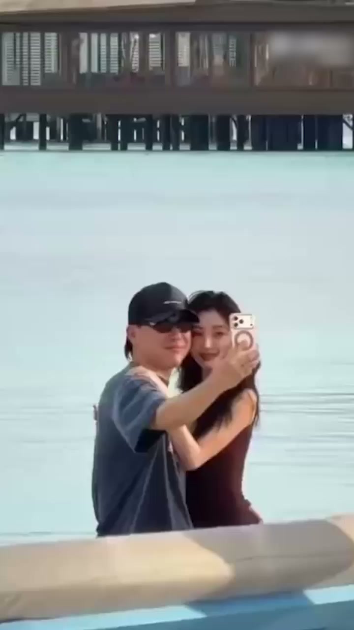 胡彦斌易梦玲闪恋闪分 马尔代夫湿吻甜蜜到AI性爱视频流出 点燃吃瓜热潮！2