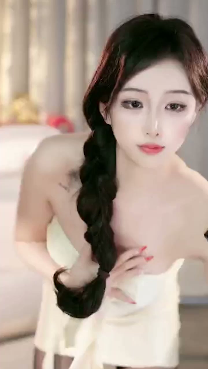 性感女主播 奶龙教主 骚舞福利 身穿情趣制服扭摆娇躯 袒露乳尖柔媚诱人！