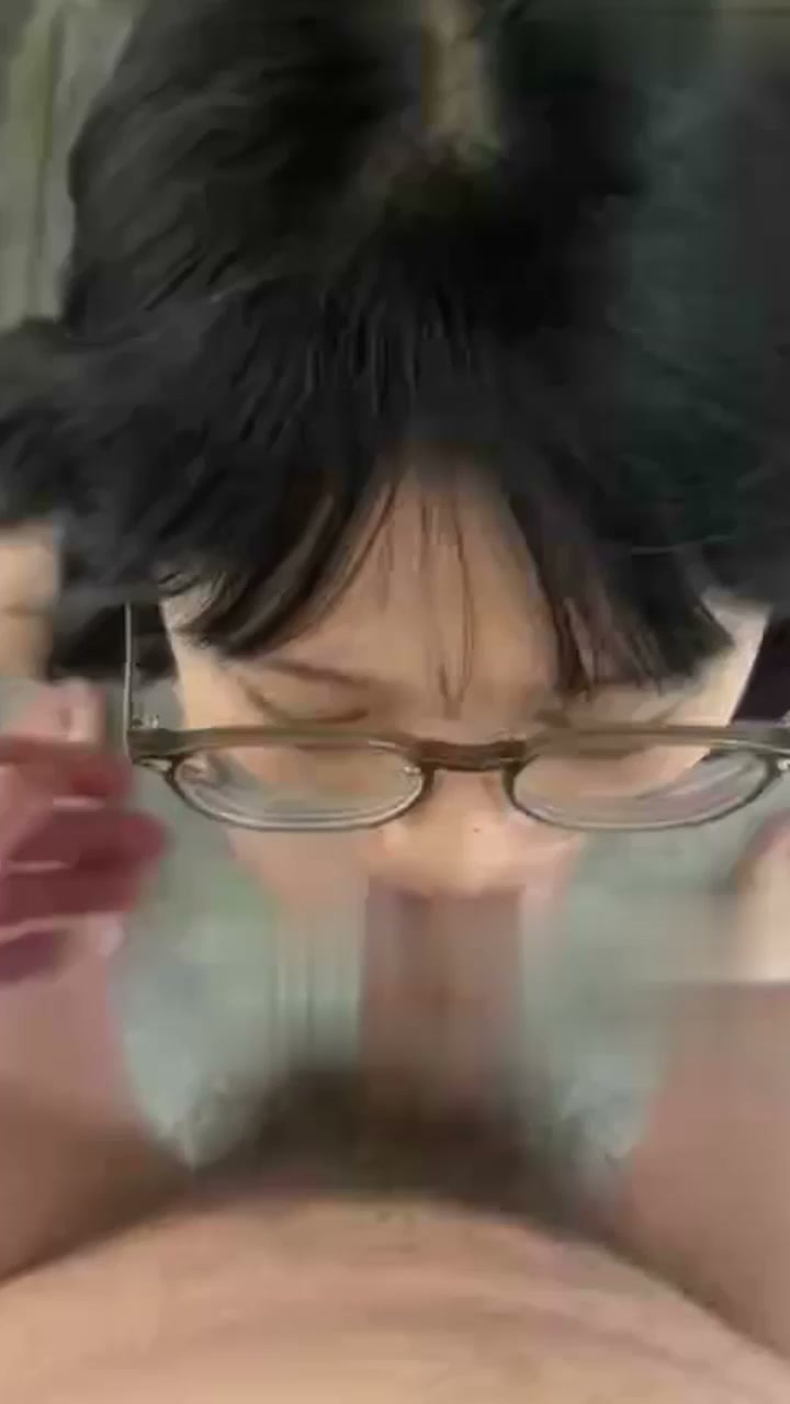 抖音网红 小一yy 私密视频 被金主狗链调教 口接圣水十分顺从 后入榨精沦为性奴！
