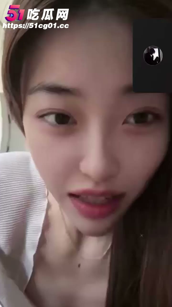 超高颜值大一女友裸聊视频流出 粉嫩巨乳又骚又浪 看着太刺激了！