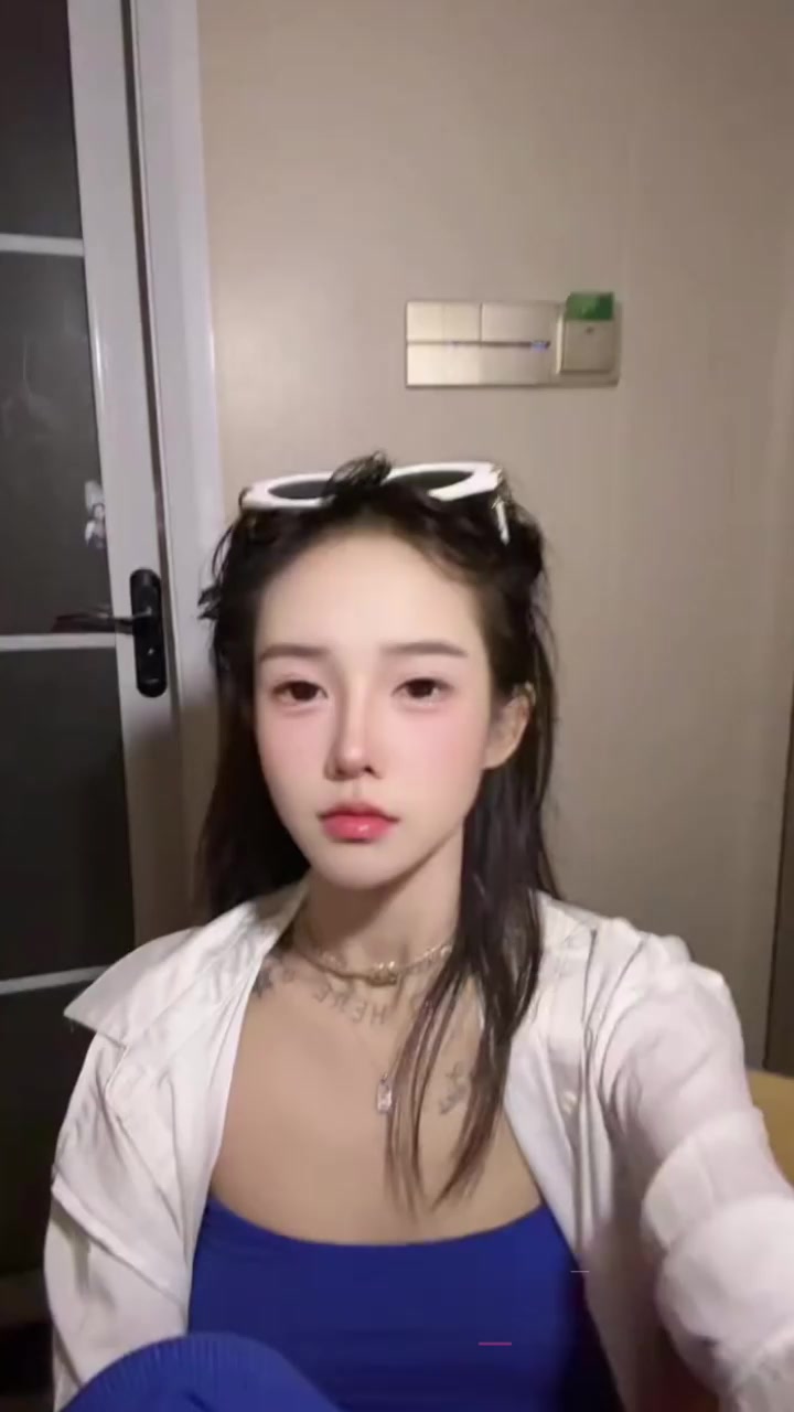 抖音东北网红 七七大魔王 再度火爆出圈 自诉悲惨经历 滞留柬埔寨卖淫还债！1