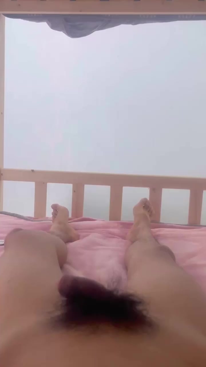 51原创钟灵妹妹 小女友被我按头口交 床沿后入蜜穴 双腿颤抖却主动抬起迎合！