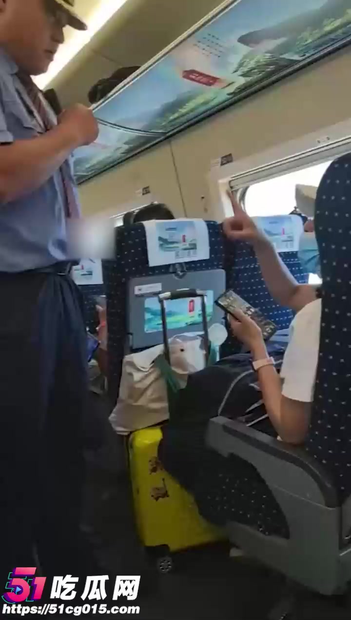 杭州老仙女动车上作妖 拒查证件全程英语放洋屁 骂哭乘务员后拒绝道歉太嚣张！