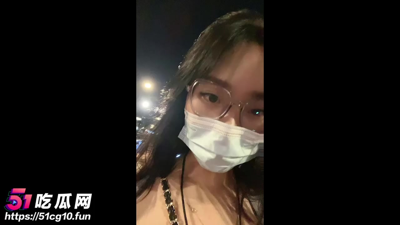 河北农业大学研究生 朱盈盈 反差眼镜妹在线发骚 清纯与淫荡并存 身材极度火辣！
