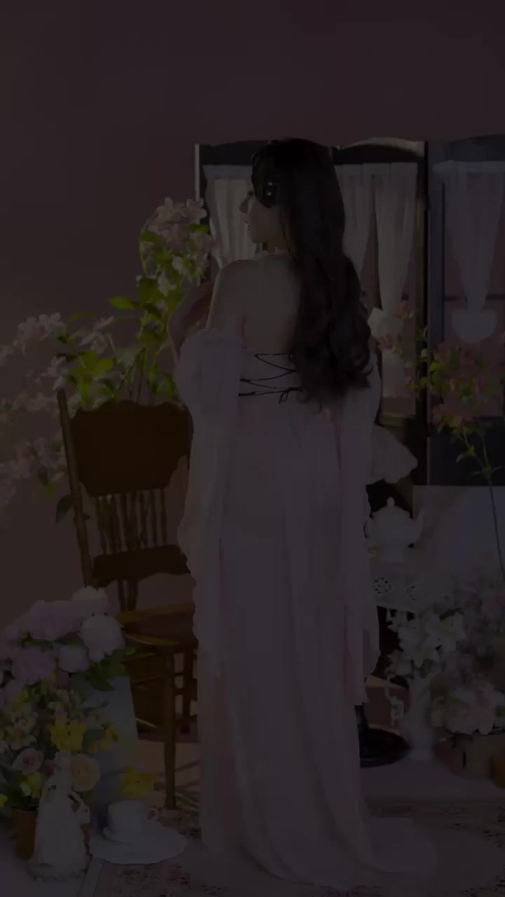 巨乳福利姬 奈汐酱nice 最新写真 吊钟巨乳弹性十足 美腿高抬展现诱人弧度！