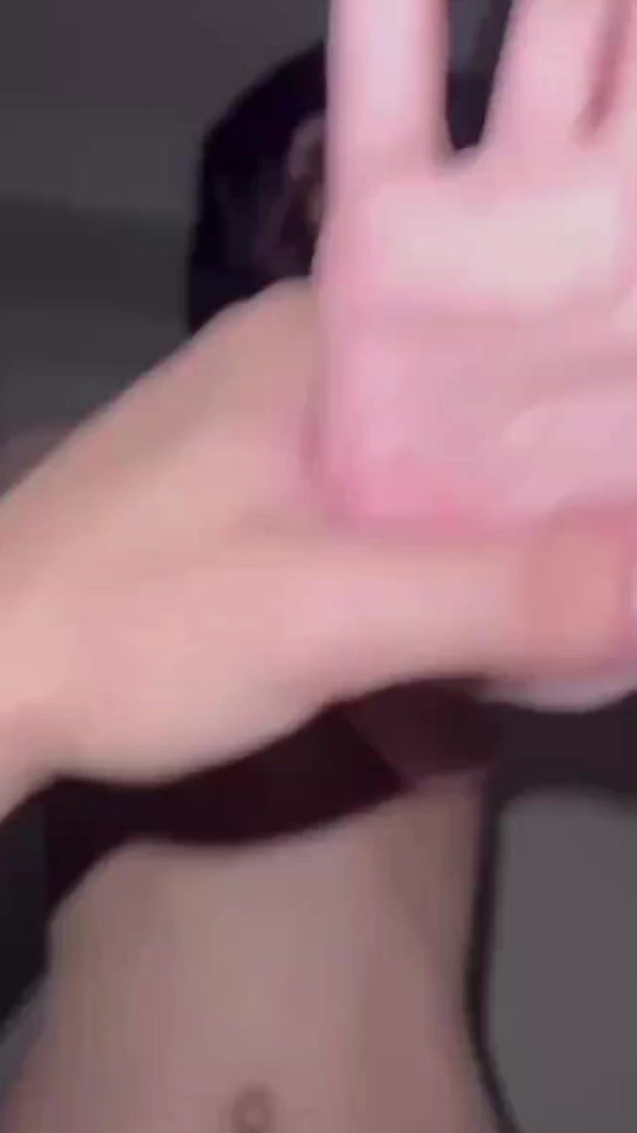 颜值小网美 小渝 与男友的性爱视频曝光 肉丝内裤被撕开狂操 曼妙嫩躯彻底沦陷！